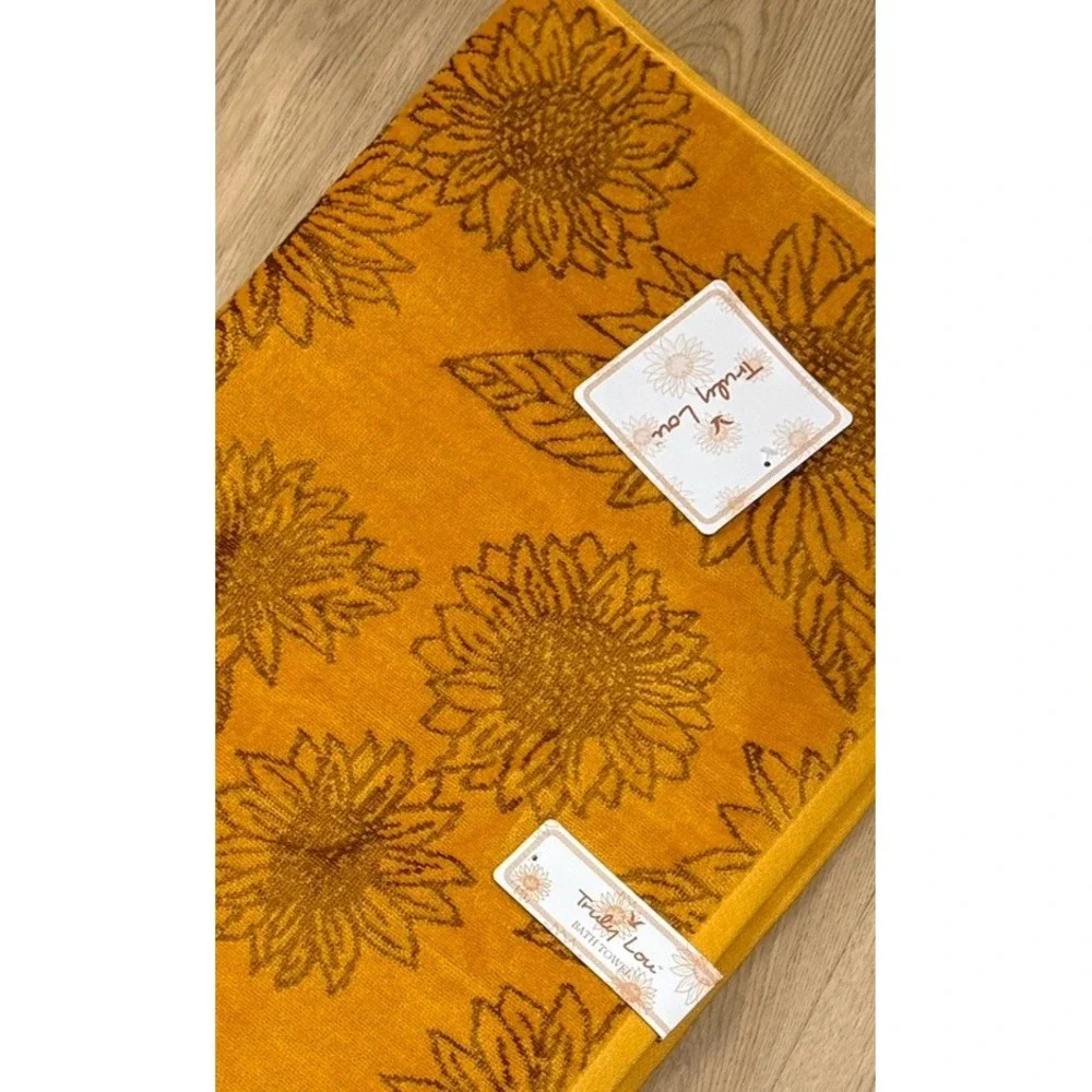 Truly Lou Bath Towels FALL Sunflowers Gold Brown Soft Velour Cotton 2 Pc NEW